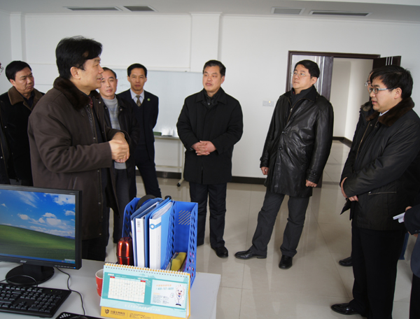 市科协卢光发主席听取武汉回盛生物科技有限公司科学普及和科技创新工作汇报